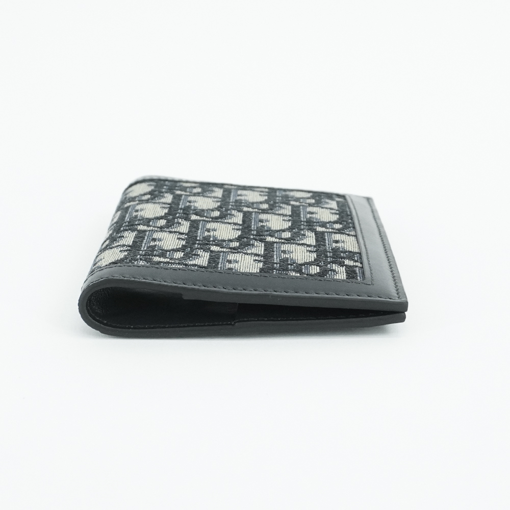 6750414.jpg
